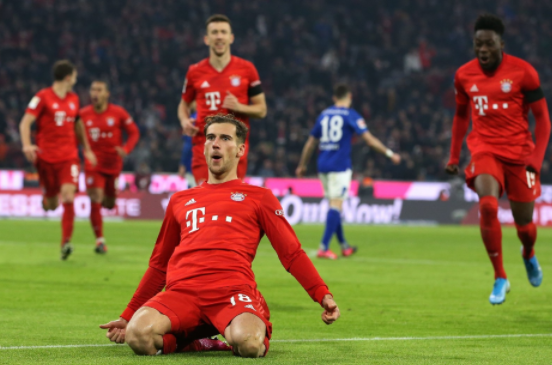 德甲-拜仁5-0完胜沙尔克04获得5连胜 莱万助攻蒂亚戈得分