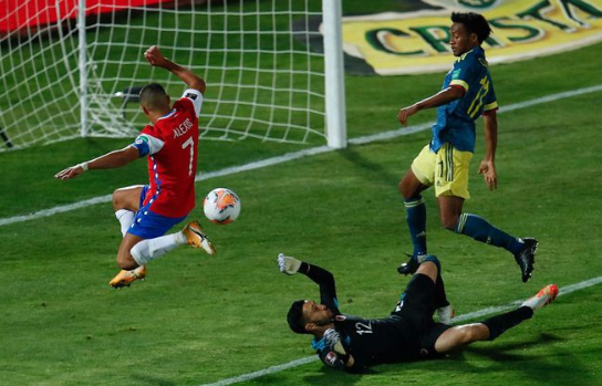 世预赛-桑切斯神仙球法尔考绝平 智利2-2哥伦比亚