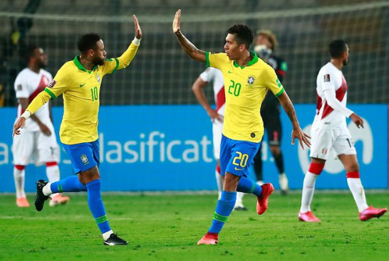世预赛-内马尔戴帽超越大罗!巴西4-2逆转10人秘鲁