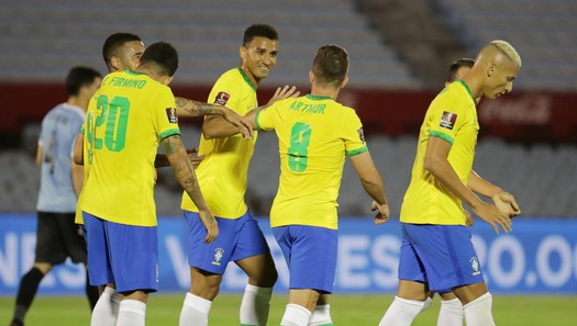 世预赛-巴西2-0完胜10人乌拉圭 理查利森破门卡瓦尼染红