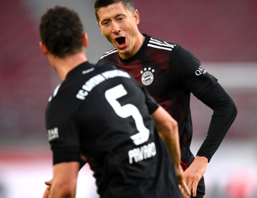 德甲-拜仁3-1逆转斯图加特 莱万世界波科曼传射