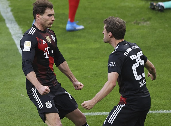 德甲-拜仁客场1-0击败莱比锡 穆勒助攻格雷茨卡一击制胜