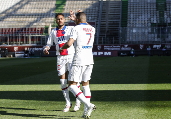 法甲-巴黎3-1战胜梅斯重返榜首 姆巴佩双响伊卡尔迪点射
