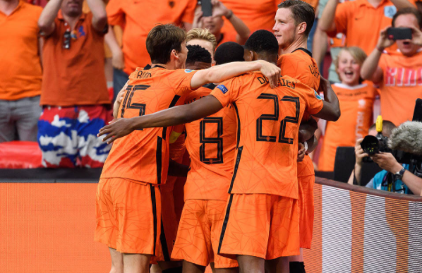 欧洲杯-德佩点射邓弗里斯造点+破门 荷兰2-0胜奥地利