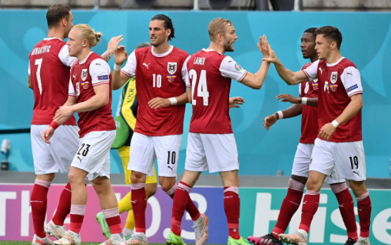 欧洲杯-奥地利1-0乌克兰获小组第二 鲍姆加特纳建功阿瑙失单刀