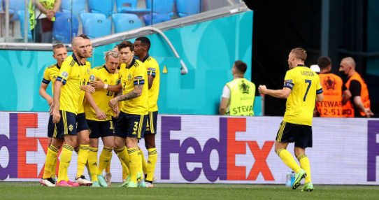 欧洲杯-瑞典3-2绝杀波兰头名出线 福斯贝里双响莱万两球难救主