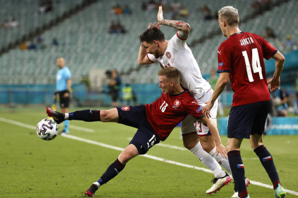 欧洲杯-丹麦2-1捷克晋级4强 德莱尼争议破门希克建功