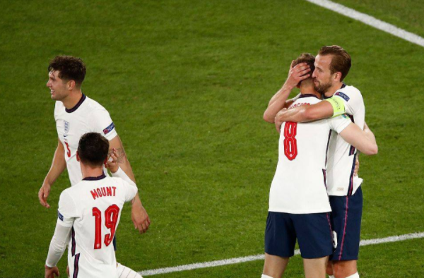 欧洲杯-英格兰4-0乌克兰进4强 凯恩双响马奎尔破门
