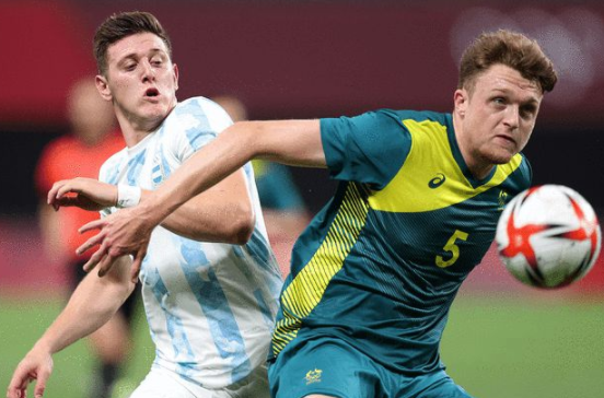 奥运男足-10人阿根廷0-2不敌澳大利亚 争议红牌！