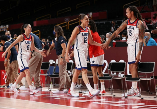 格里娜15+12 斯图尔特12+10 美国女篮79-59大胜塞尔维亚进决赛