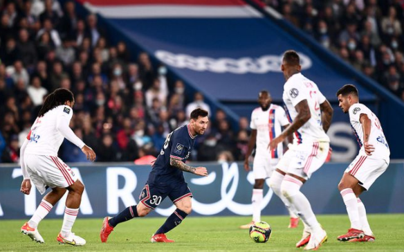 法甲-巴黎2-1逆转里昂 梅西中框内马尔点射二弟绝杀