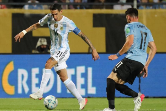 世预赛-阿根廷1-0乌拉圭 天使弧线球破门梅西复出