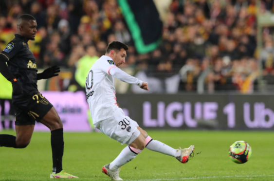 法甲-巴黎圣日耳曼1-1朗斯遭遇两连平 梅西中框维纳尔杜姆补时绝平