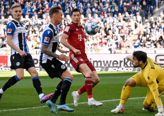 德甲-拜仁3-0大胜比勒菲尔德 格纳布里破门莱万献助攻