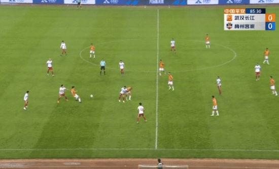 中超-武汉长江0-0梅州客家结束8连败 武卡诺维奇中框科索维奇伤退