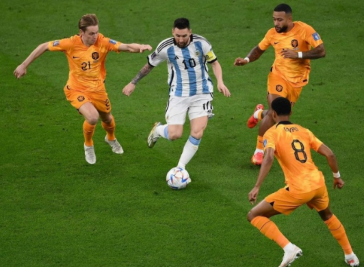 半场战报-阿根廷暂1-0荷兰 梅西神级直塞送助攻莫利纳破门