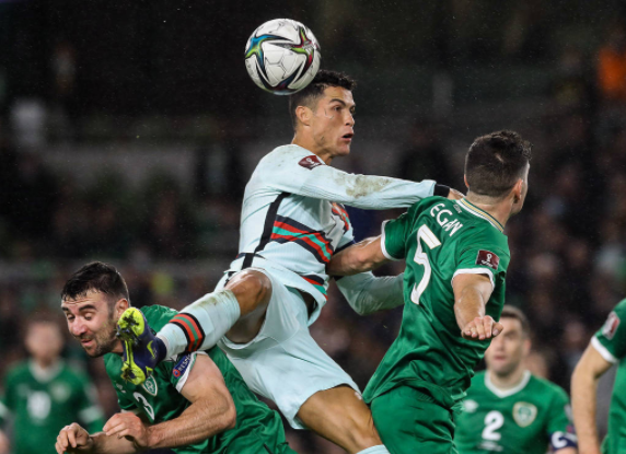 世预赛-葡萄牙0-0平爱尔兰 C罗哑火佩佩肘击染红